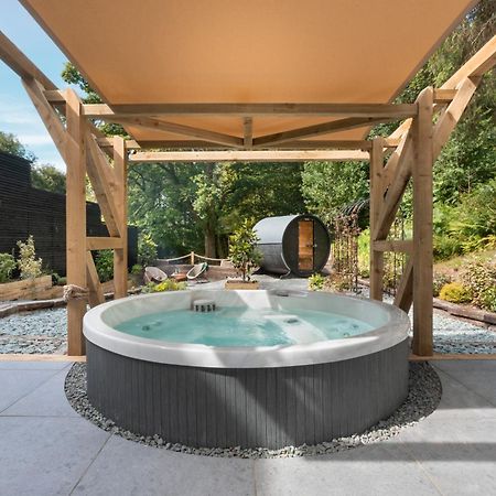 Aphrodites Group - Luxury Hot Tub Suites In Central Lake District! باونيس أون وينديرمير المظهر الخارجي الصورة
