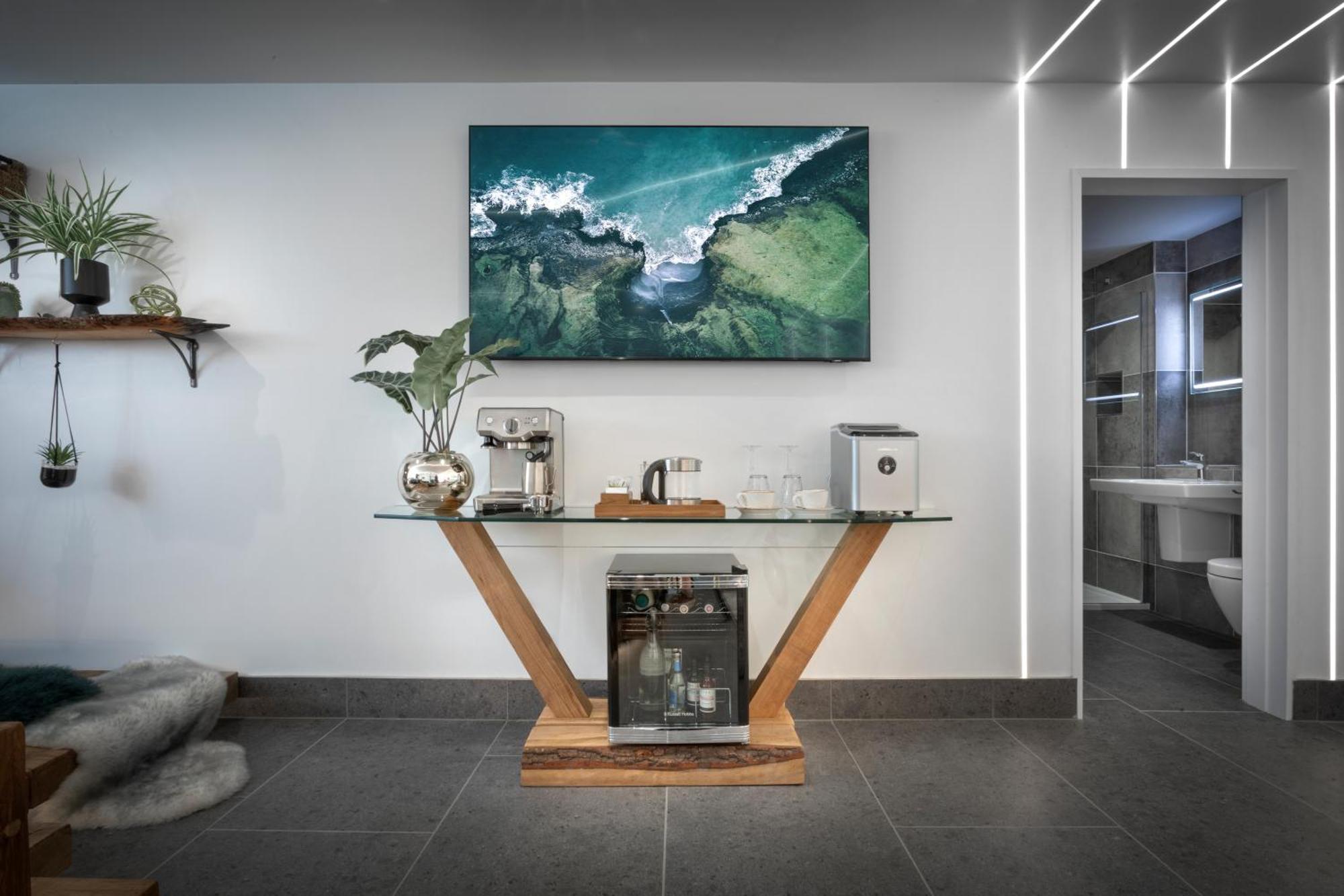 Aphrodites Group - Luxury Hot Tub Suites In Central Lake District! باونيس أون وينديرمير المظهر الخارجي الصورة