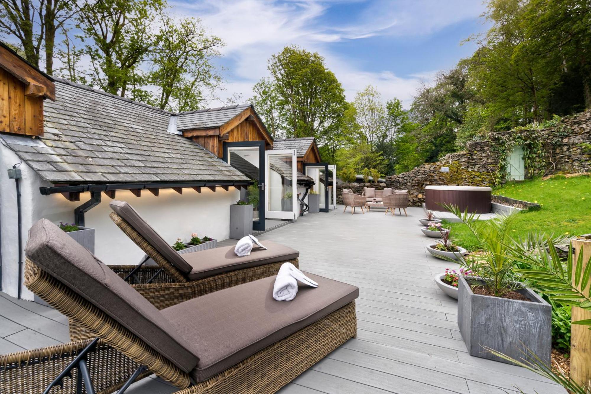 Aphrodites Group - Luxury Hot Tub Suites In Central Lake District! باونيس أون وينديرمير المظهر الخارجي الصورة