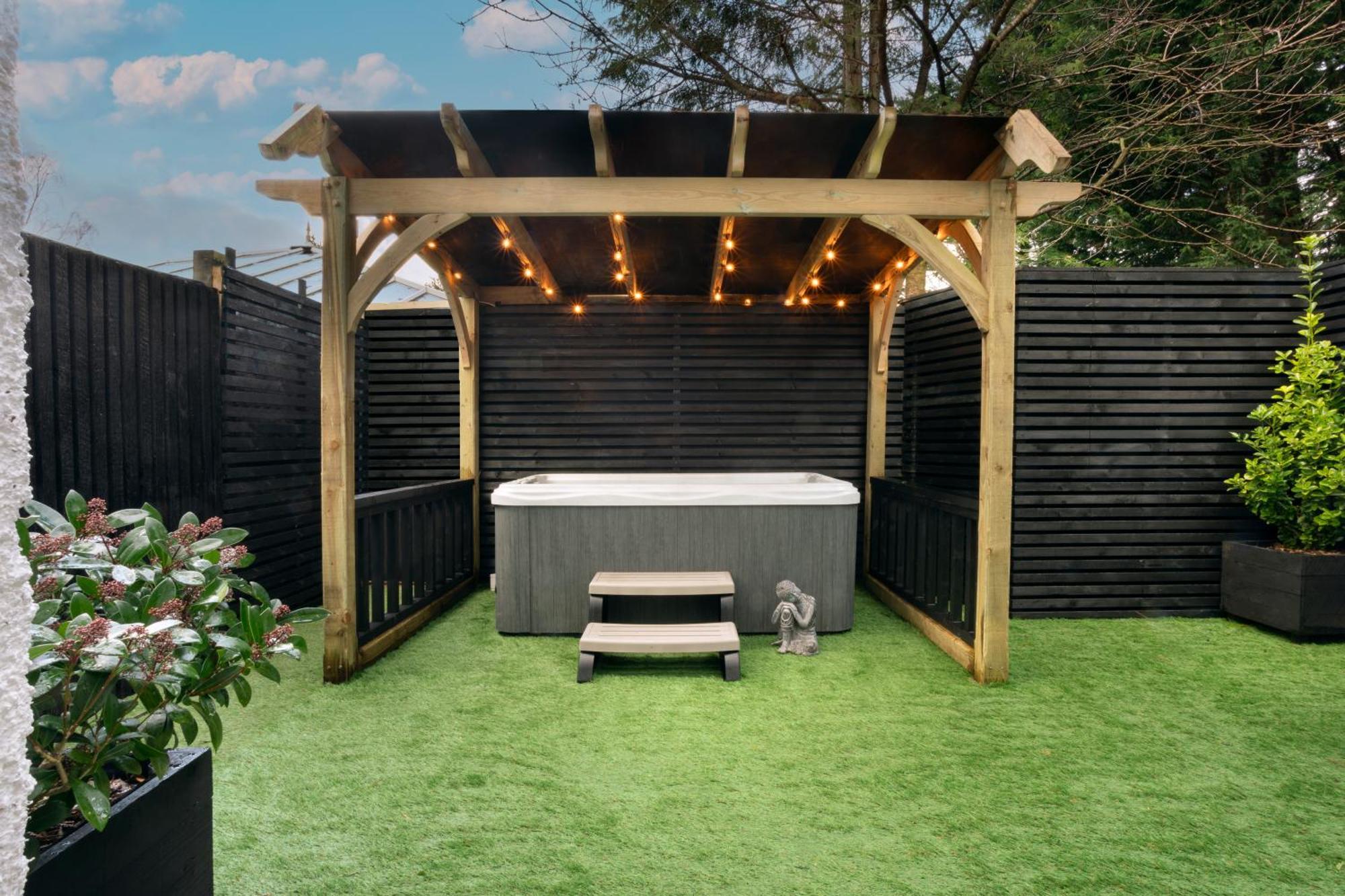 Aphrodites Group - Luxury Hot Tub Suites In Central Lake District! باونيس أون وينديرمير المظهر الخارجي الصورة