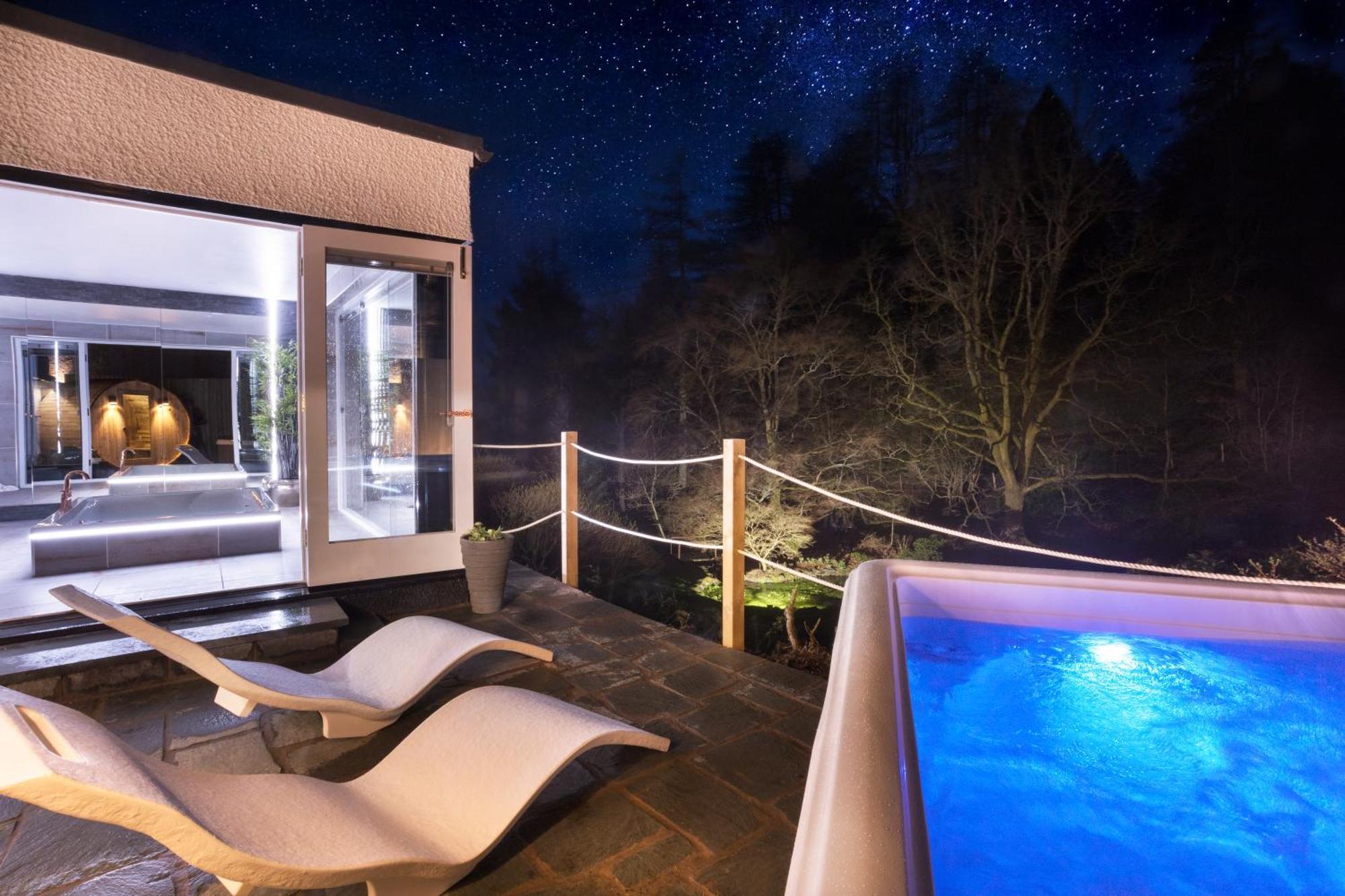 Aphrodites Group - Luxury Hot Tub Suites In Central Lake District! باونيس أون وينديرمير المظهر الخارجي الصورة