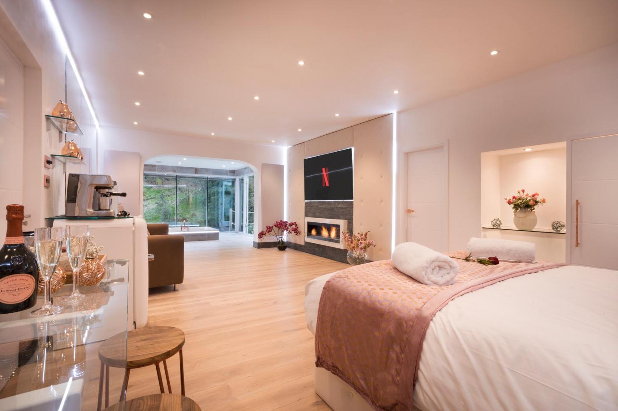 Aphrodites Group - Luxury Hot Tub Suites In Central Lake District! باونيس أون وينديرمير المظهر الخارجي الصورة