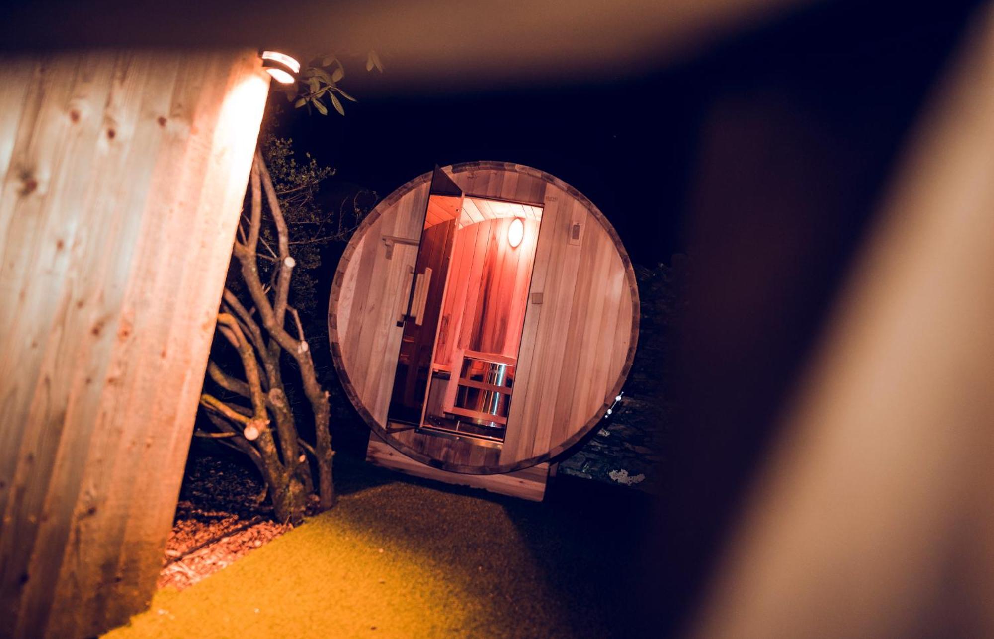 Aphrodites Group - Luxury Hot Tub Suites In Central Lake District! باونيس أون وينديرمير المظهر الخارجي الصورة