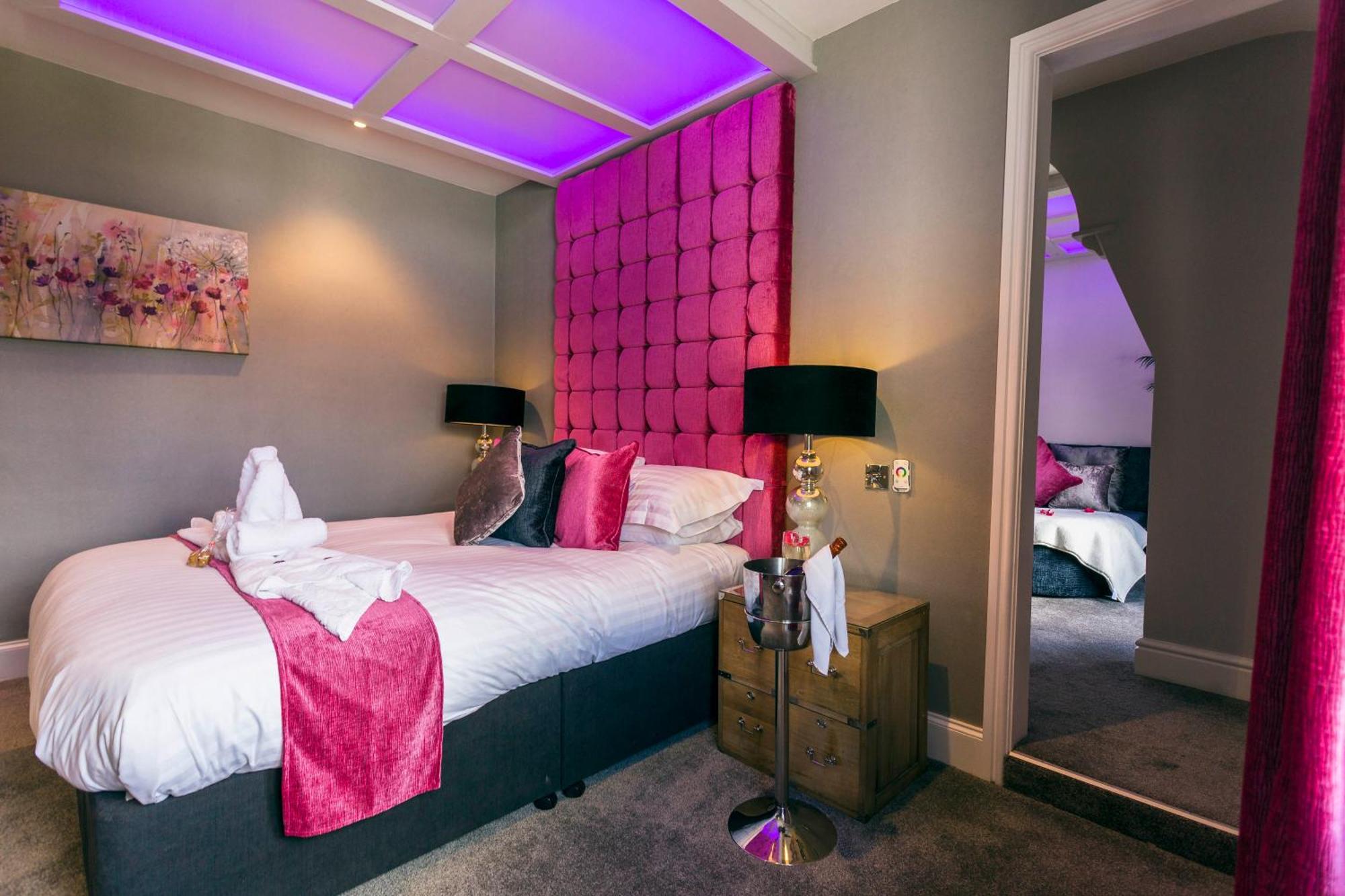 Aphrodites Group - Luxury Hot Tub Suites In Central Lake District! باونيس أون وينديرمير المظهر الخارجي الصورة