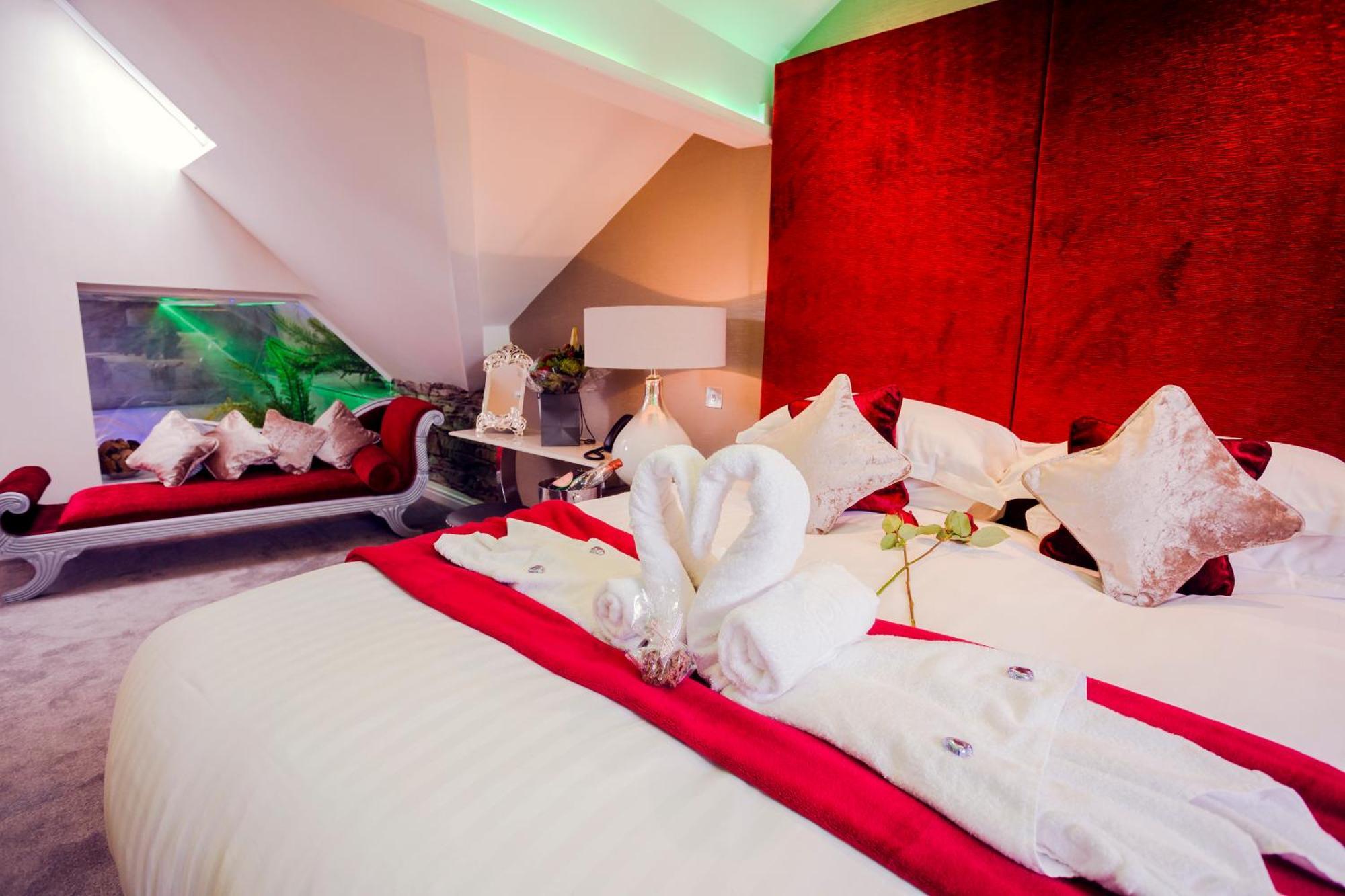 Aphrodites Group - Luxury Hot Tub Suites In Central Lake District! باونيس أون وينديرمير المظهر الخارجي الصورة