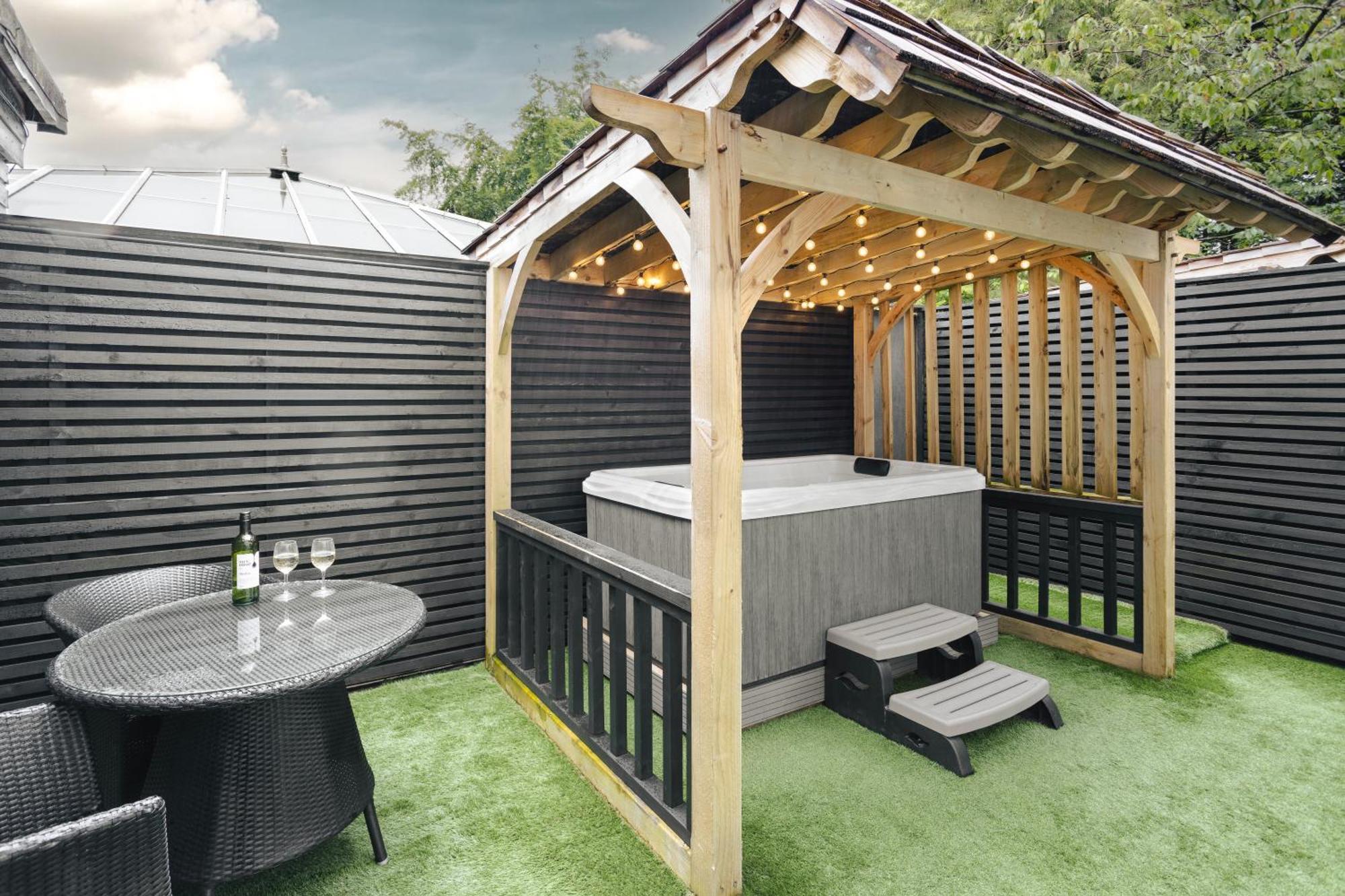 Aphrodites Group - Luxury Hot Tub Suites In Central Lake District! باونيس أون وينديرمير المظهر الخارجي الصورة