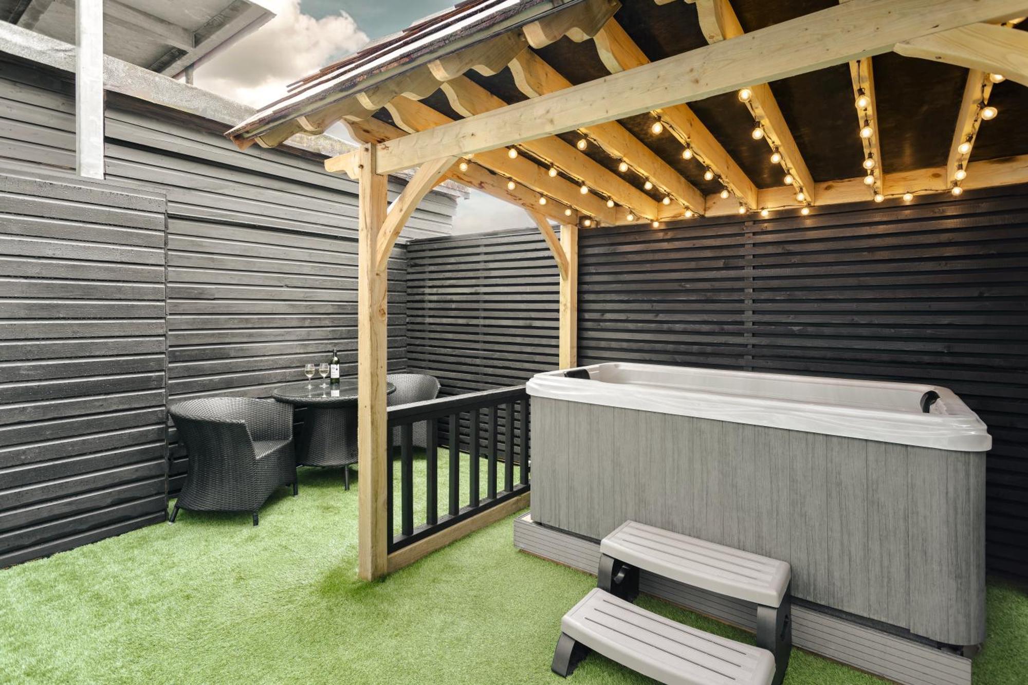 Aphrodites Group - Luxury Hot Tub Suites In Central Lake District! باونيس أون وينديرمير المظهر الخارجي الصورة